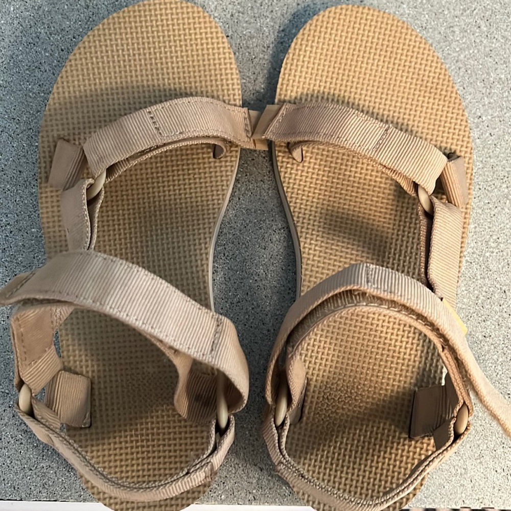 I was in CO this past weekend and really needed sandals. All they had was 7